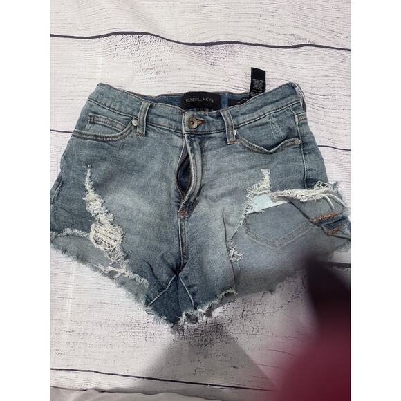 Kendall + Kylie The Icon Short - Picture 1 of 7